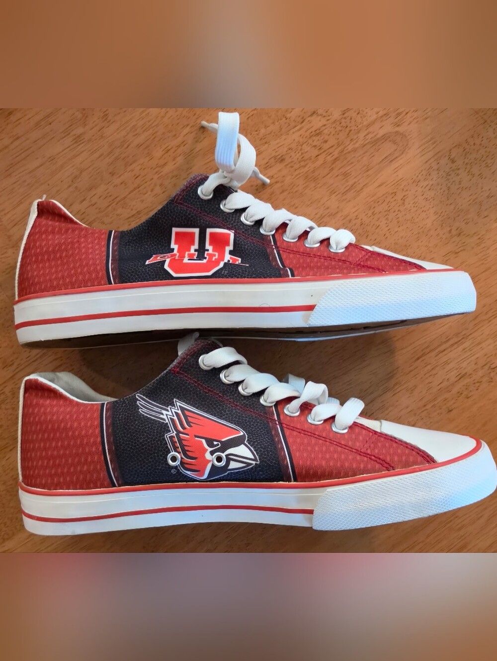 Moxsters University of Louisville Cardinals Low Top Sneakers Men's Size 8 EUC